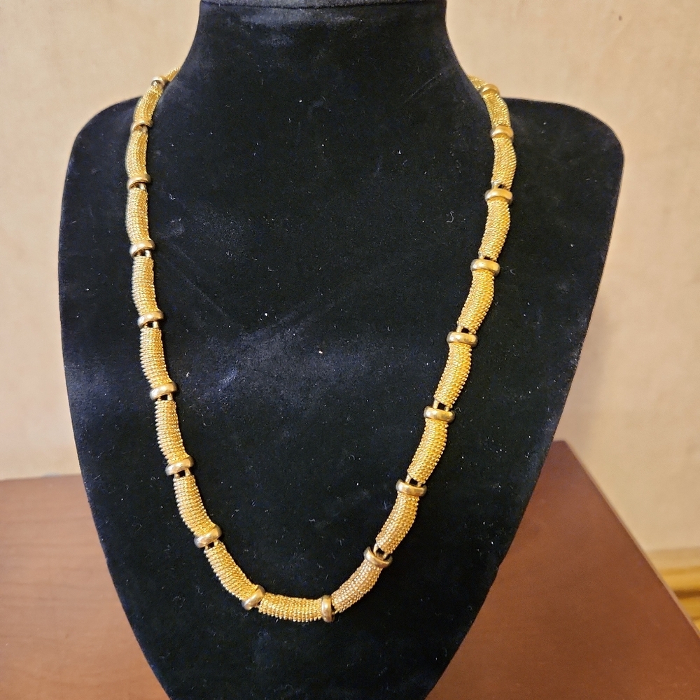 AVON gold necklace EUC